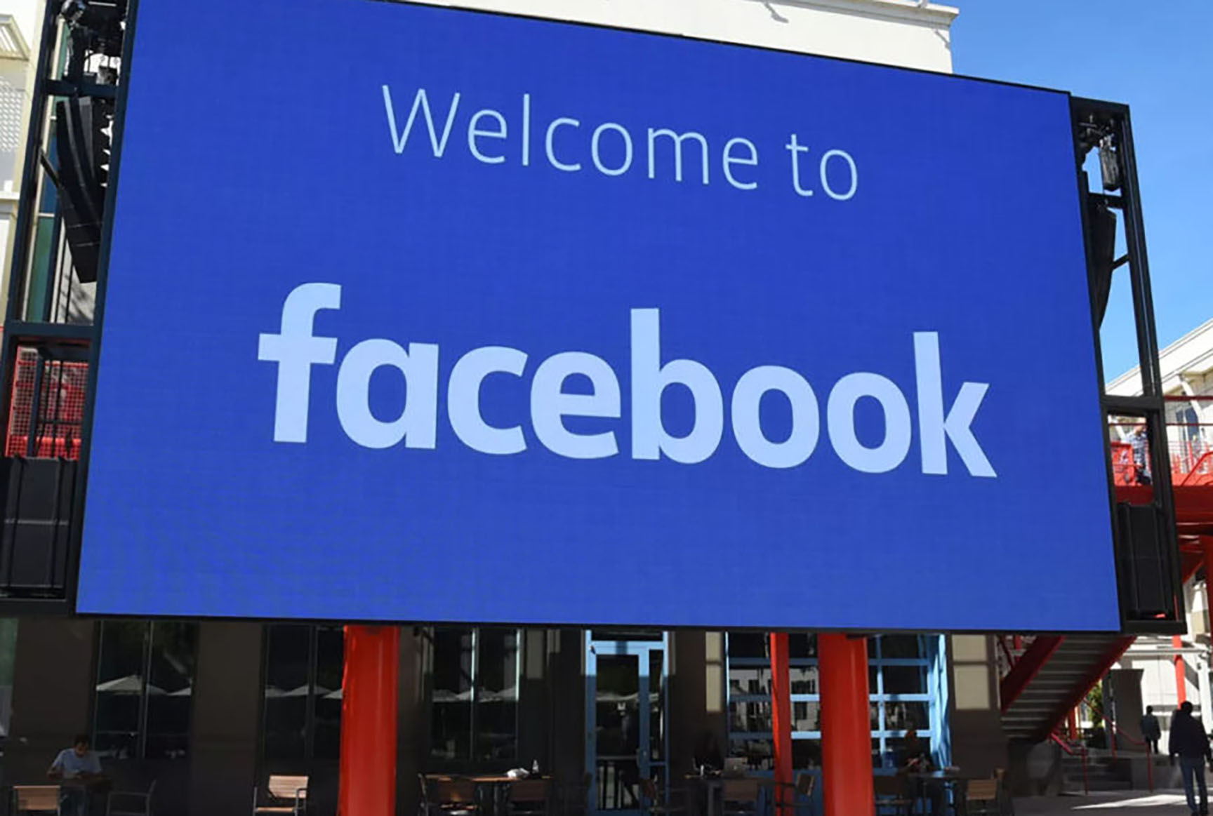 Dimite otro ingeniero de Facebook y acusa a la compañía de “ganar dinero gracias al odio”