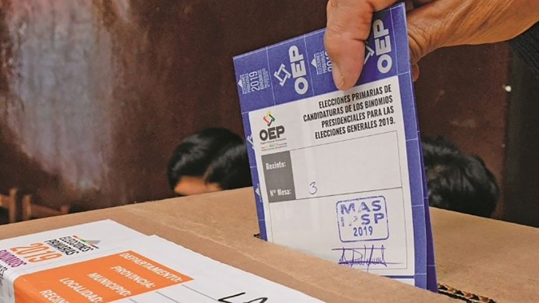 El MAS confía en el «voto oculto» y CC en el «voto útil»
