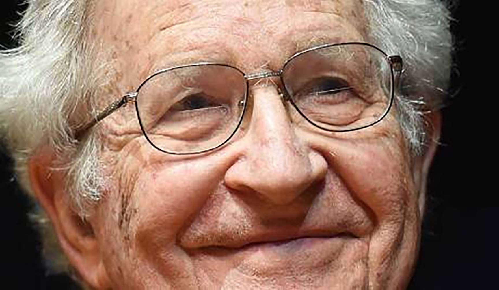 Noam Chomsky advierte sobre un riesgo de extinción humana que nunca habíamos visto