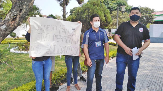 Estudiantes de Contaduría Pública exigen restitución de la materia Administración Tributaria