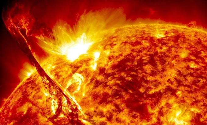 ¿OVNI gigante se abastece de la energía del Sol y lo «apaga» de a poco?