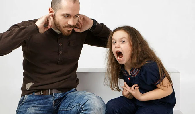 ¿Qué hacer con un hijo contestón y grosero? Consejos para “rehabilitarlo”.