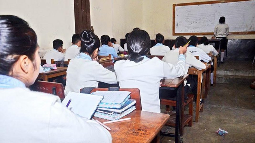 Cochabamba: Educación señala que maestros se exponen a descuentos por no asistir a clases