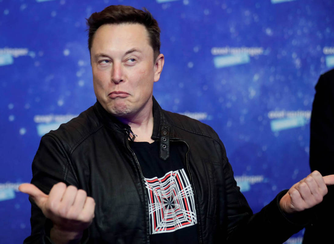 Elon Musk dice que un título profesional no garantiza “habilidades excepcionales”