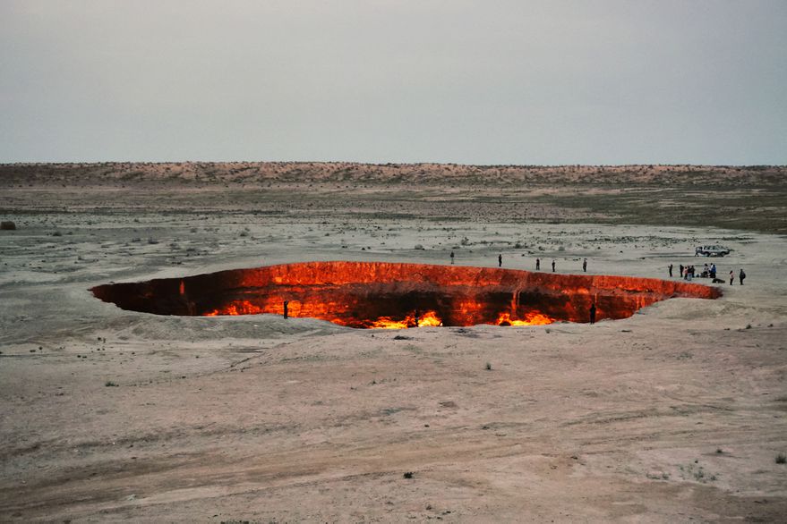 “La Puerta al Infierno”: el cráter que arde hace 50 años y nadie pudo apagar