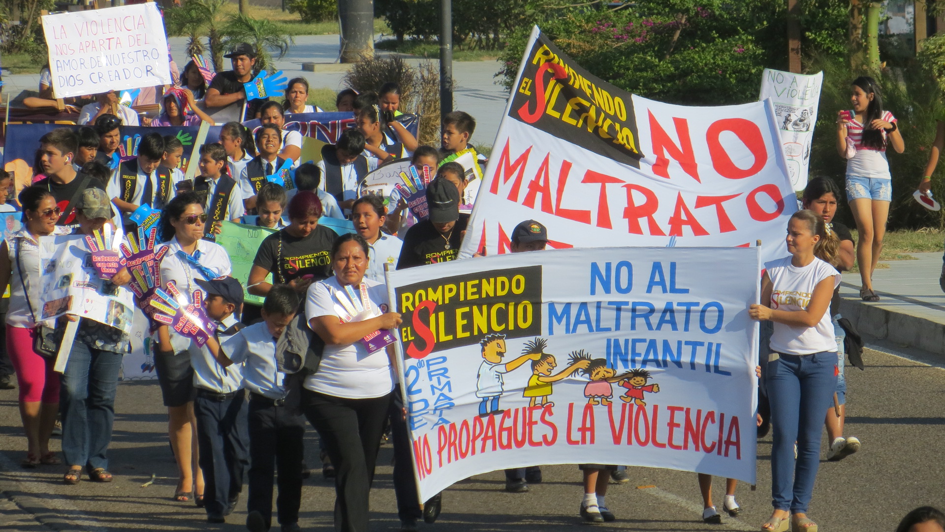 Marcha en contra la violencia familiar convoca autoridades en ...