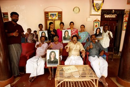 Una familia india de la villa de Painganadu alienta a Kamala Harris. En la vecina Thulasendrapuram, es de donde es oriunda la familia de la ahora vicepresidente. . REUTERS/P. Ravikumar